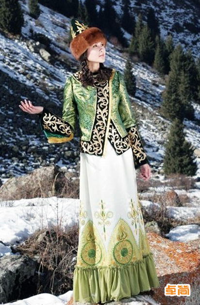 首页 少数民族服装 哈萨克族服饰 传统哈萨克族服饰定制